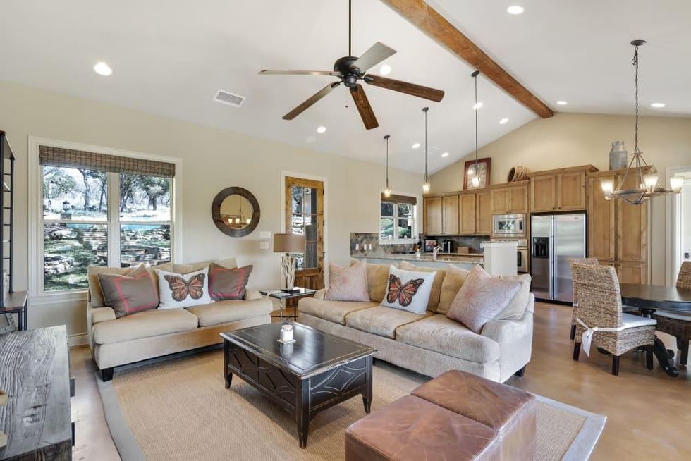 Cozy riverside cottage in Spicewood comes equipped with all the extras