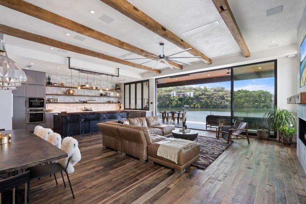 AUS_2409 Westlake Drive