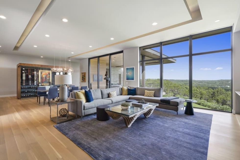 AUS_4624 Amarra Drive