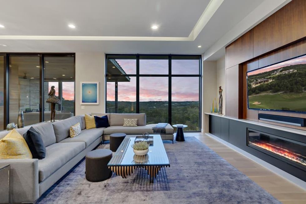 AUS_4624 Amarra Drive