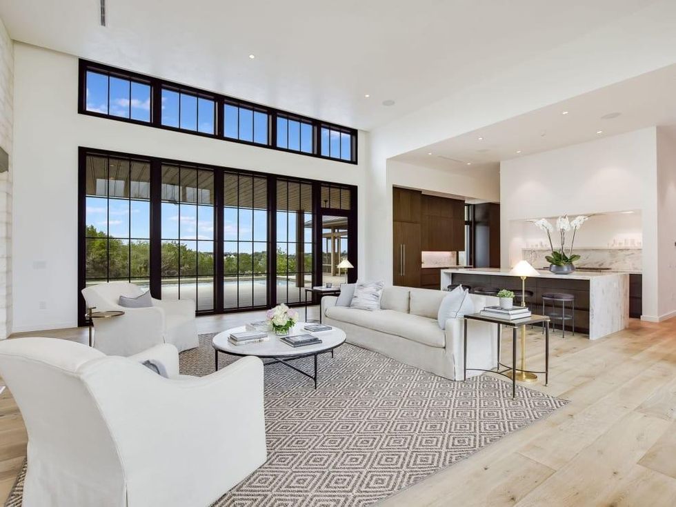 AUS_8308 & 8400 Valerio Ln