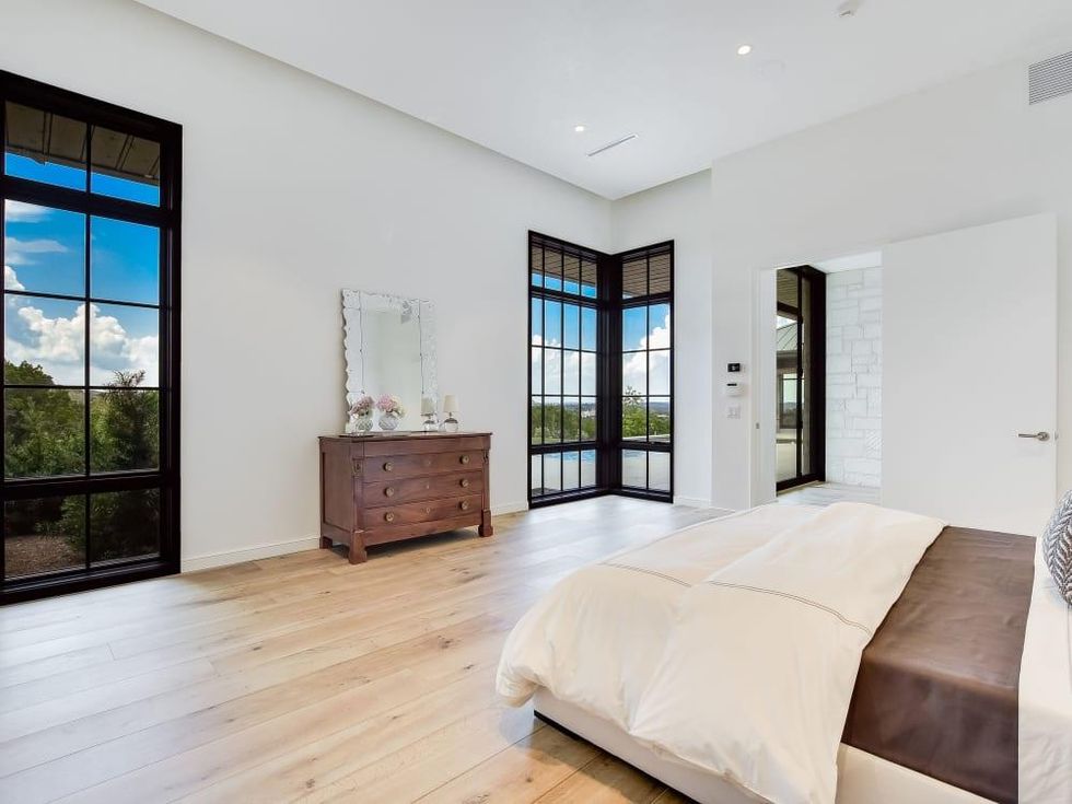 AUS_8308 & 8400 Valerio Ln