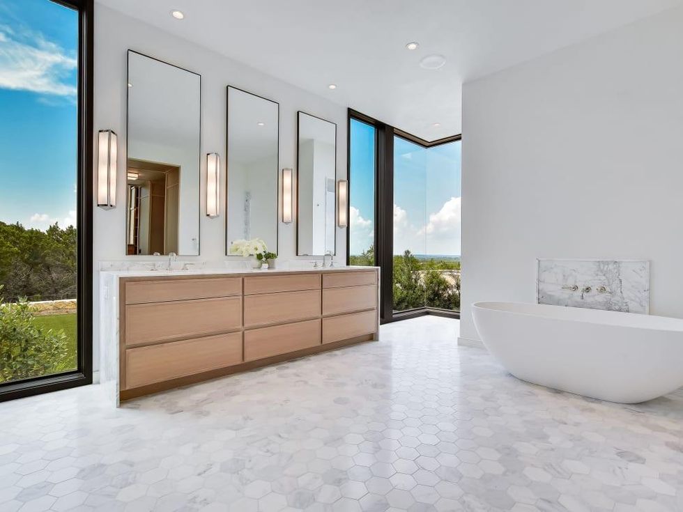 AUS_8308 & 8400 Valerio Ln