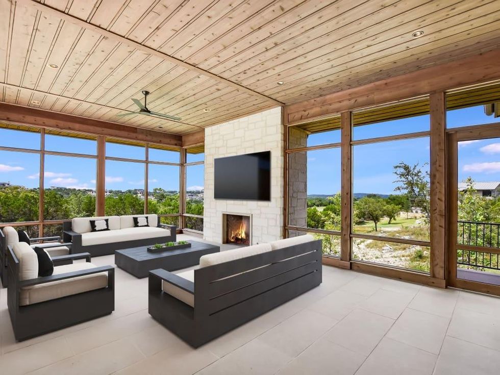 AUS_8308 & 8400 Valerio Ln