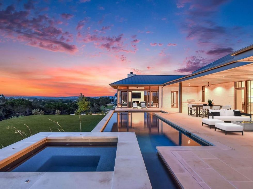 AUS_8308 & 8400 Valerio Ln