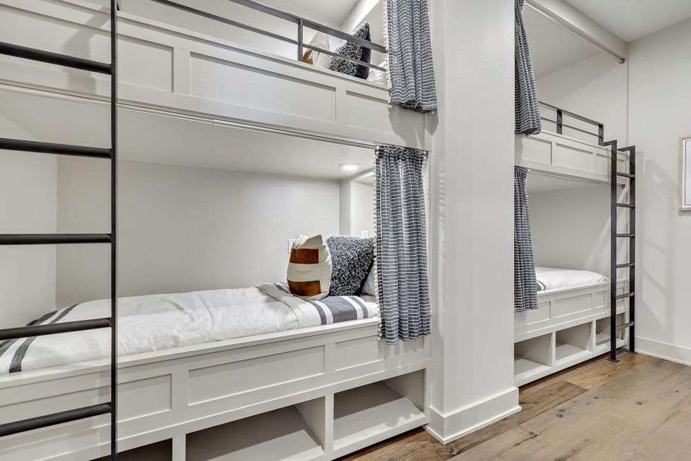 AUS605 Vendemmia Bayless