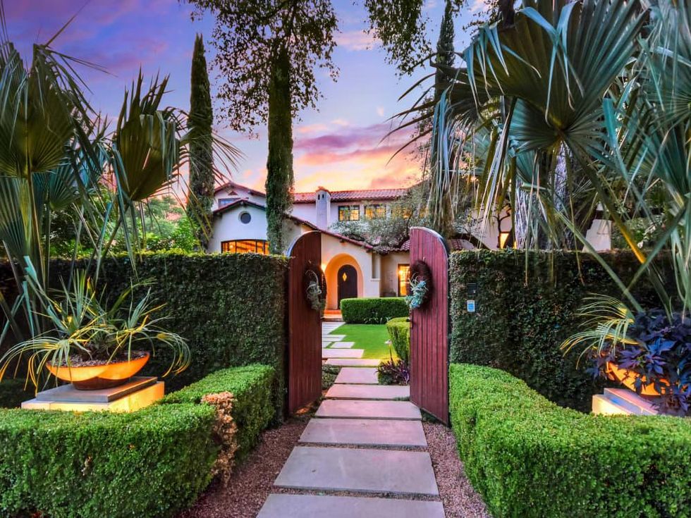 Austin_2700 Oakhurst