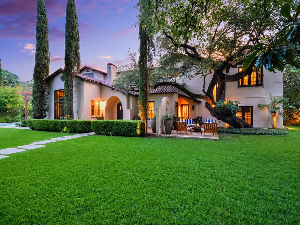 Austin_2700 Oakhurst