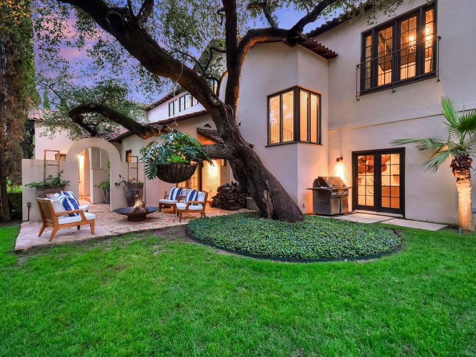 Austin_2700 Oakhurst