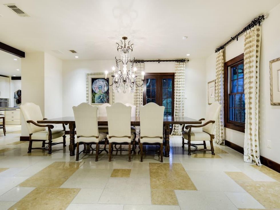 Austin_2700 Oakhurst