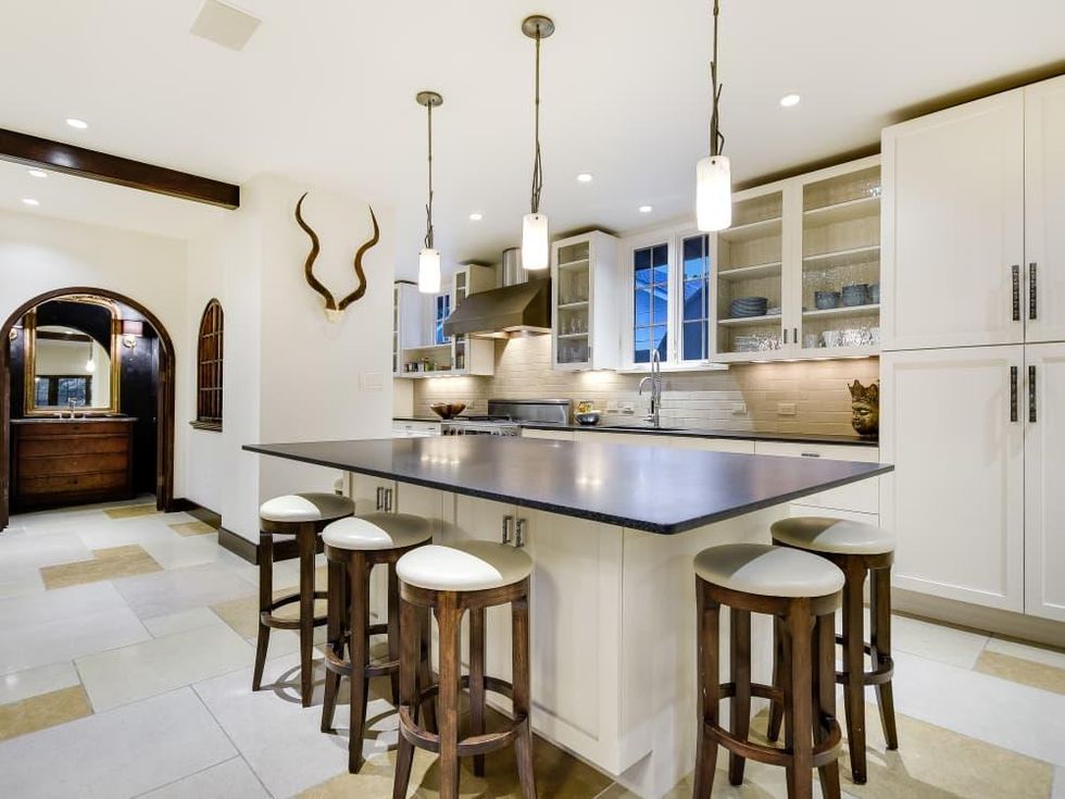 Austin_2700 Oakhurst