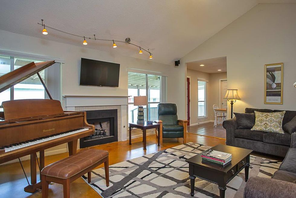 Austin_7408 Sherwood