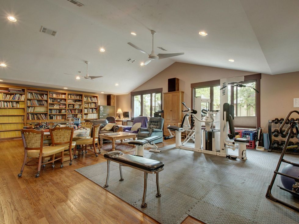 Austin home for sale 607 East 49th Hyde Park garage living area
