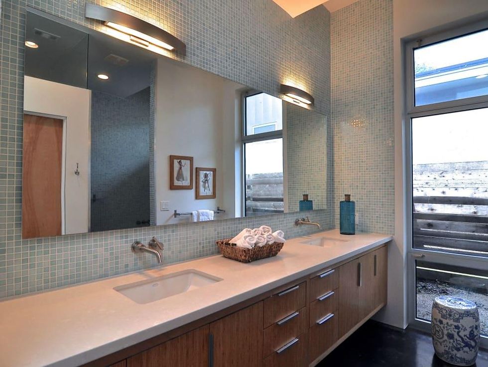 Austin home house 1011 E. 15th St. 78702 2015 master bathroom