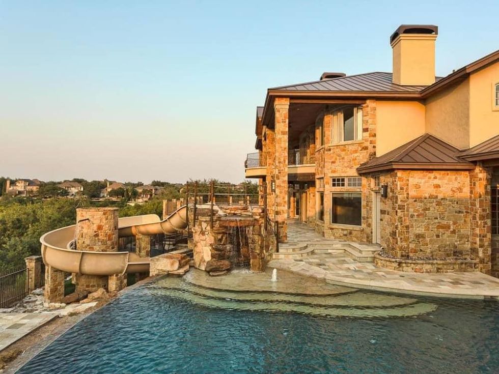 Hilarious Comedian Owns This Waterfront Home in Austin, TX