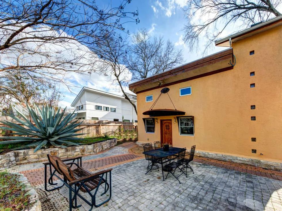 Austin home house 2105 E 9th St 78702 January 2016 exterior side