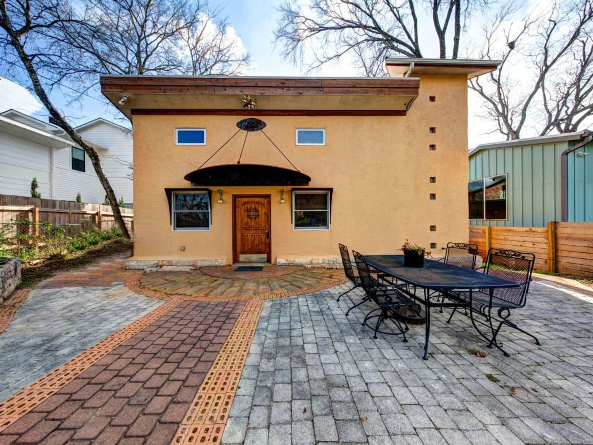 Austin home house 2105 E 9th St 78702 January 2016 front exterior