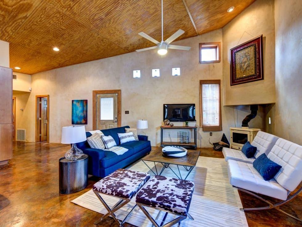 Austin home house 2105 E 9th St 78702 January 2016 living