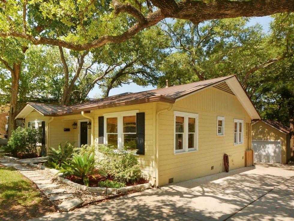 Austin house home 2104 Elton Lane Tarrytown 78703 exterior side driveway