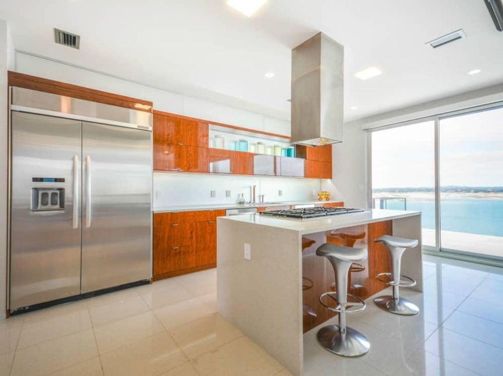 Austin house home Acqua Villa Winn Wittman Lake Travis 14515 Ridgetop Terrace 78732 kitchen