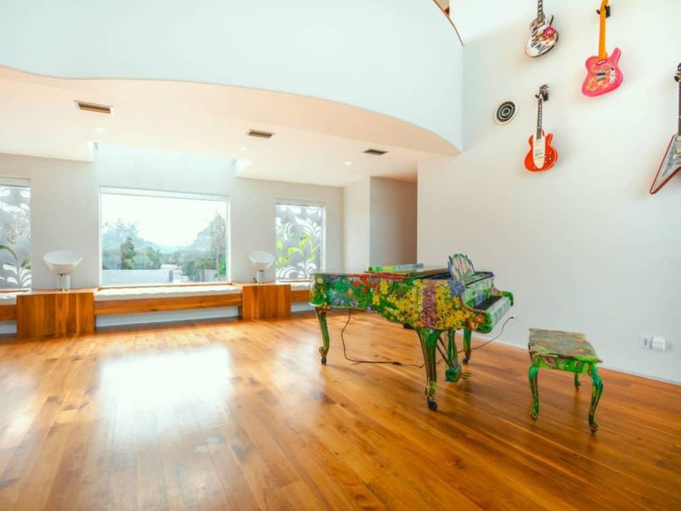 Austin house home Acqua Villa Winn Wittman Lake Travis 14515 Ridgetop Terrace 78732 living room piano