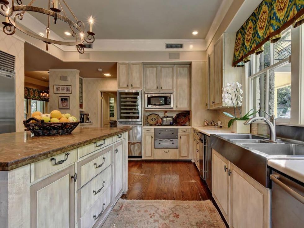 Austin house home Tarrytown 2610 Kenmore Court Ben Crenshaw February 2016 kitchen