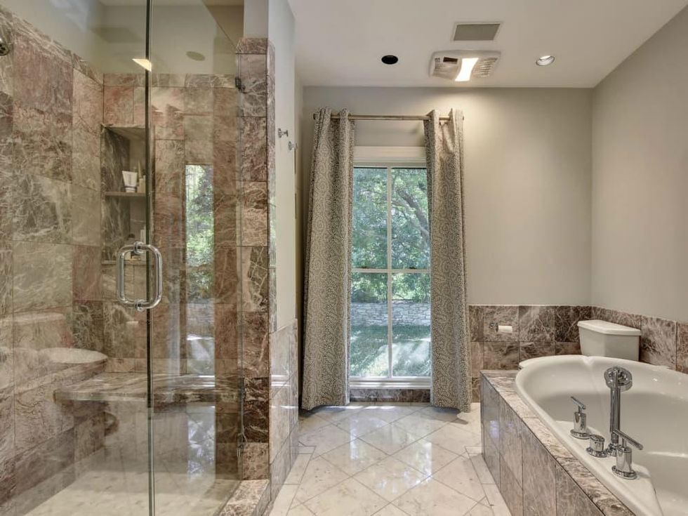 Austin house home Tarrytown 2610 Kenmore Court Ben Crenshaw February 2016 master bedroom bathroom