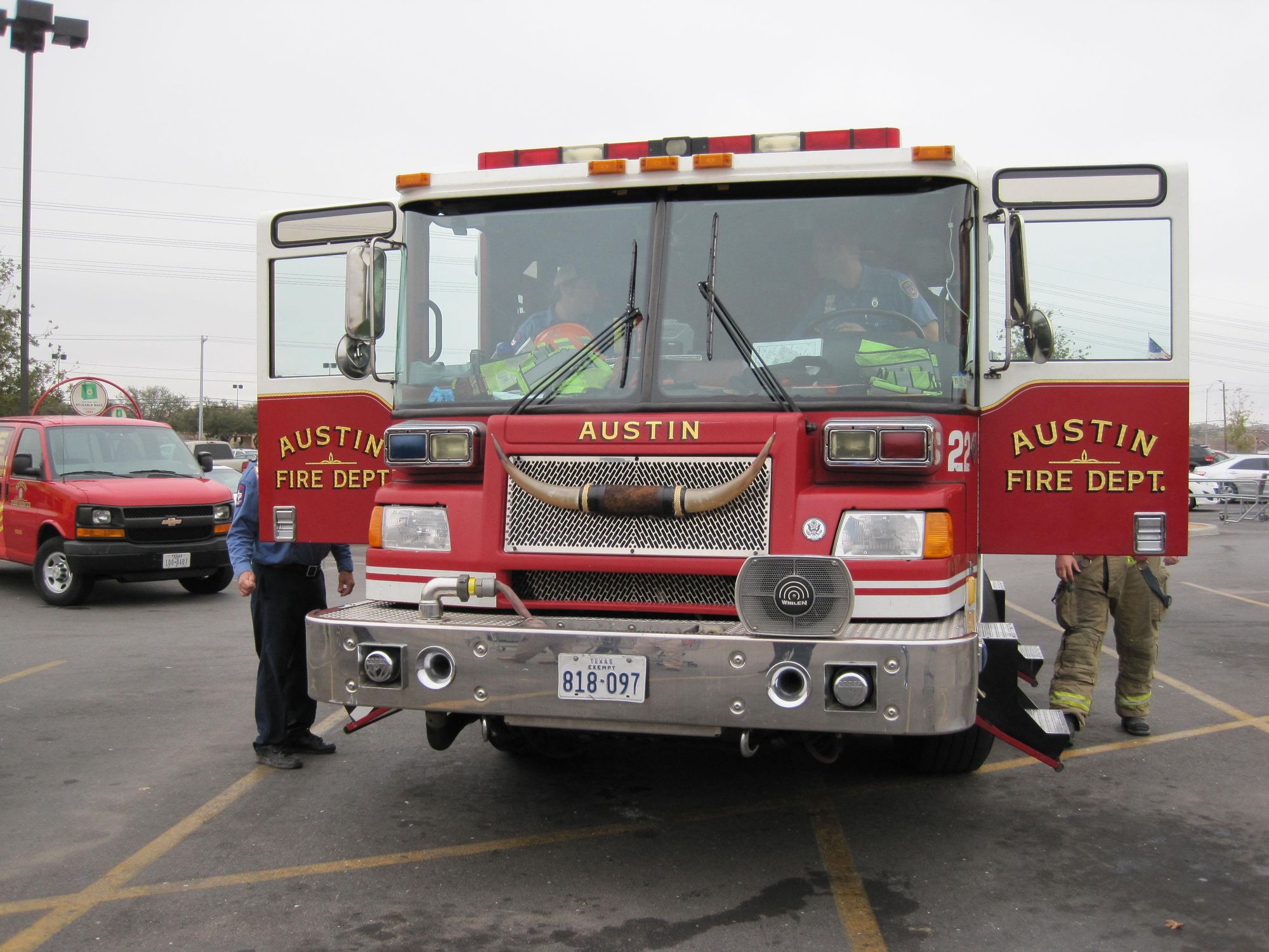 Austin photo: News_ryan lakich_turkey fryer_november 2011_fire truck