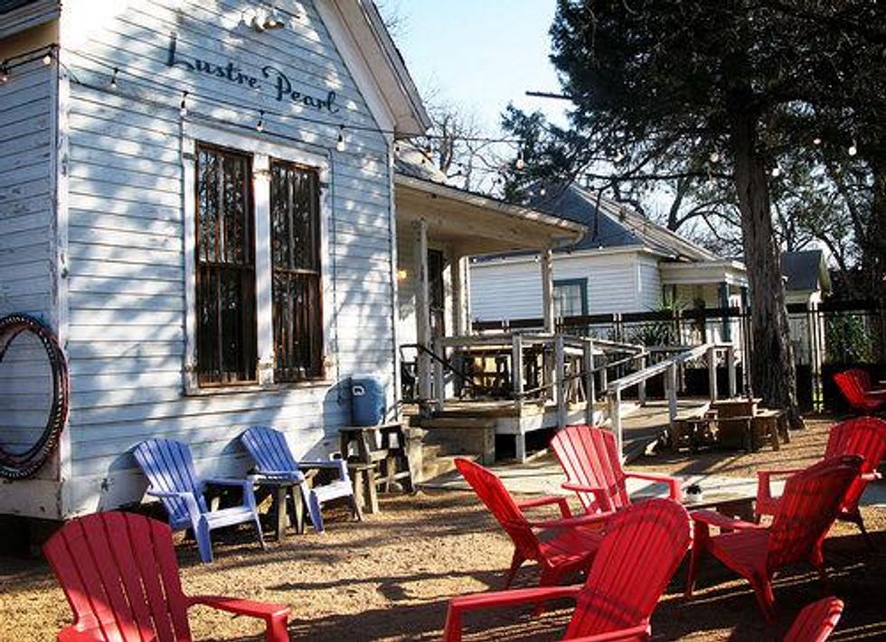 austin photo: places_bar_lustre_pearl_day