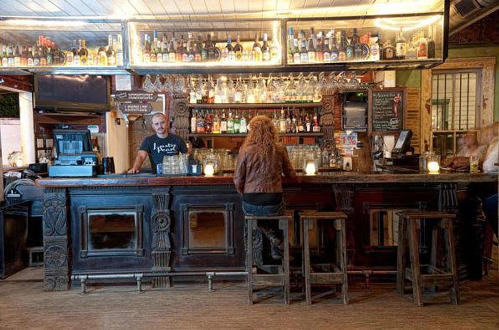 Austin Photo Set: News_Caitlin_Lustre Pearl_best outdoor bar_june 2012_2