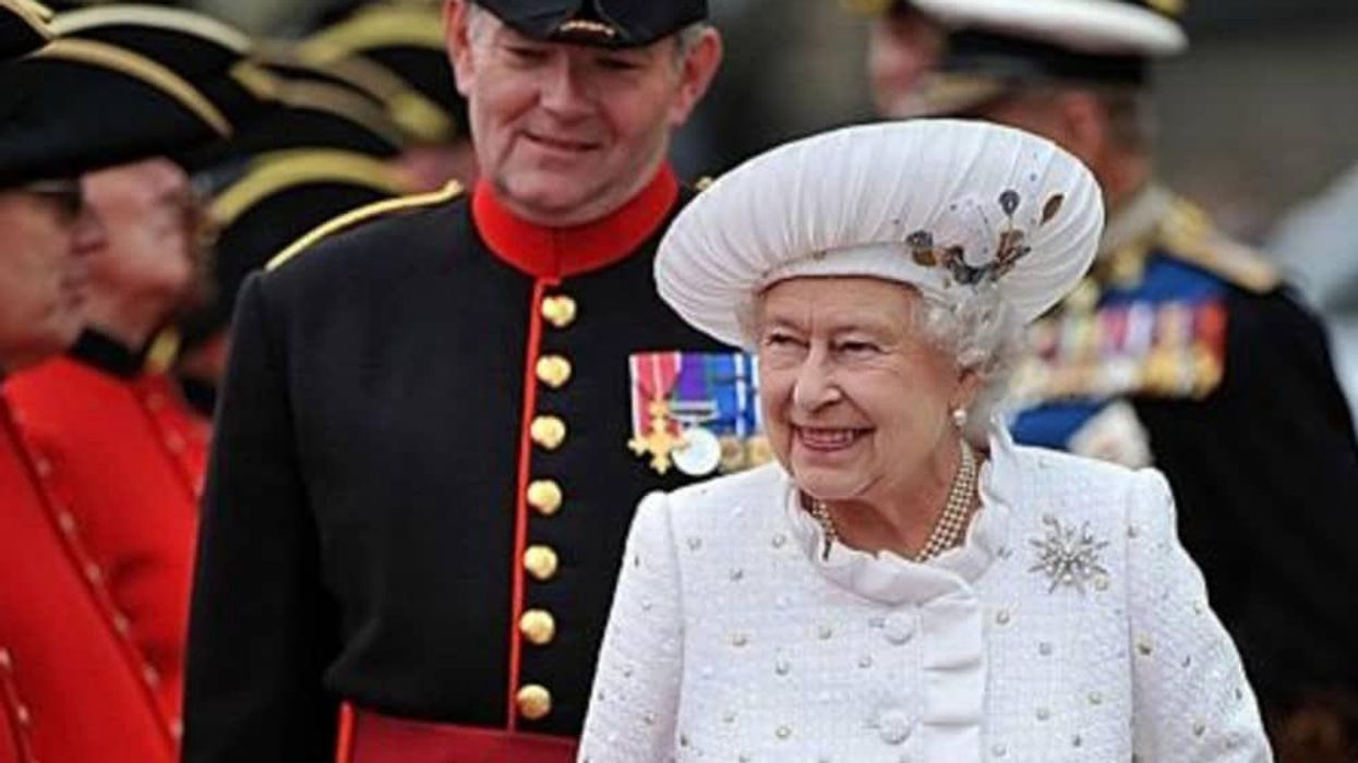 Austin Photo Set: News_cheryl_queens seamstress_june 2012_Queen Elizabeth