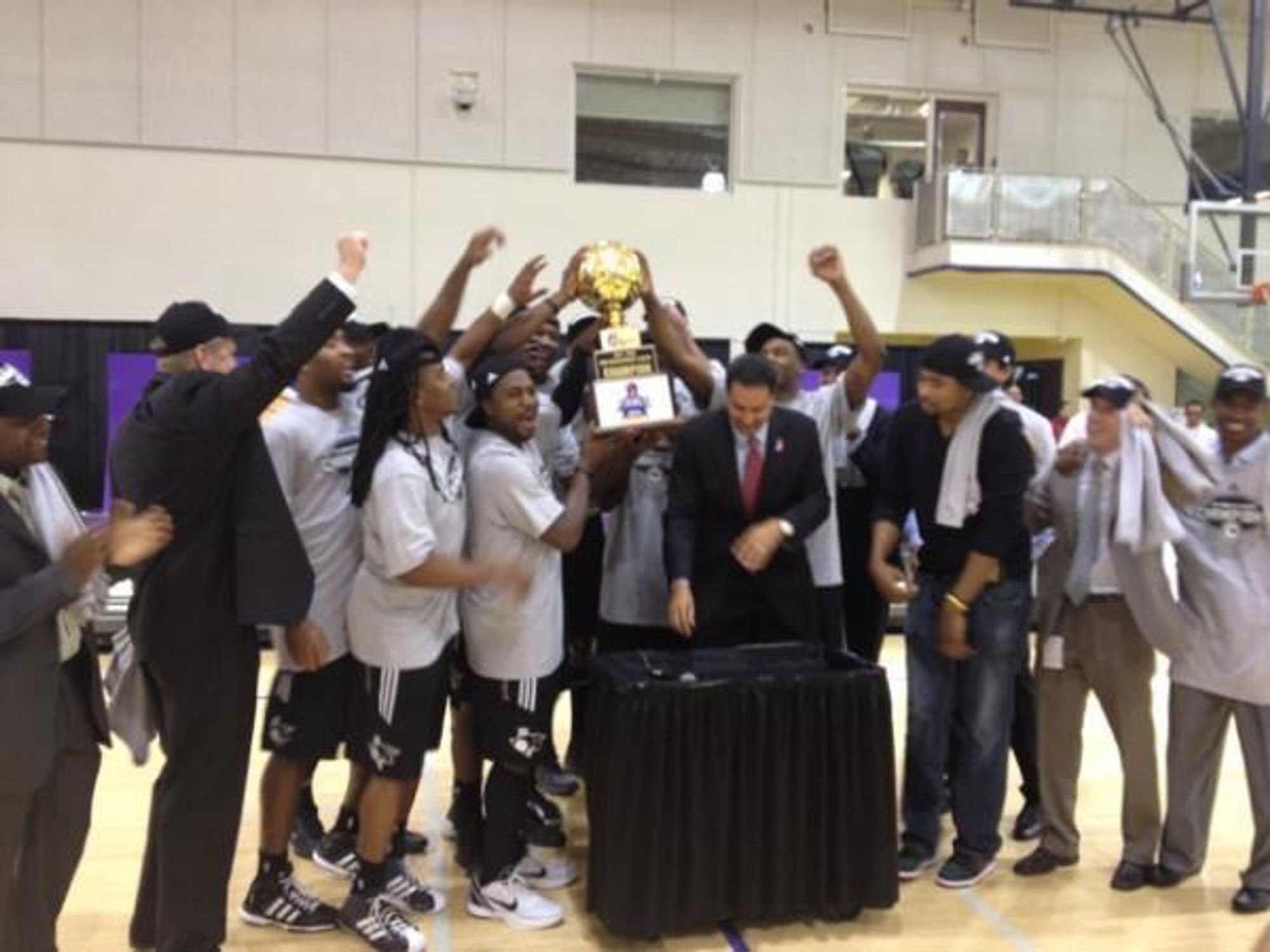 Austin Photo Set: News_greg_austin toros_game 3_april 2012_team