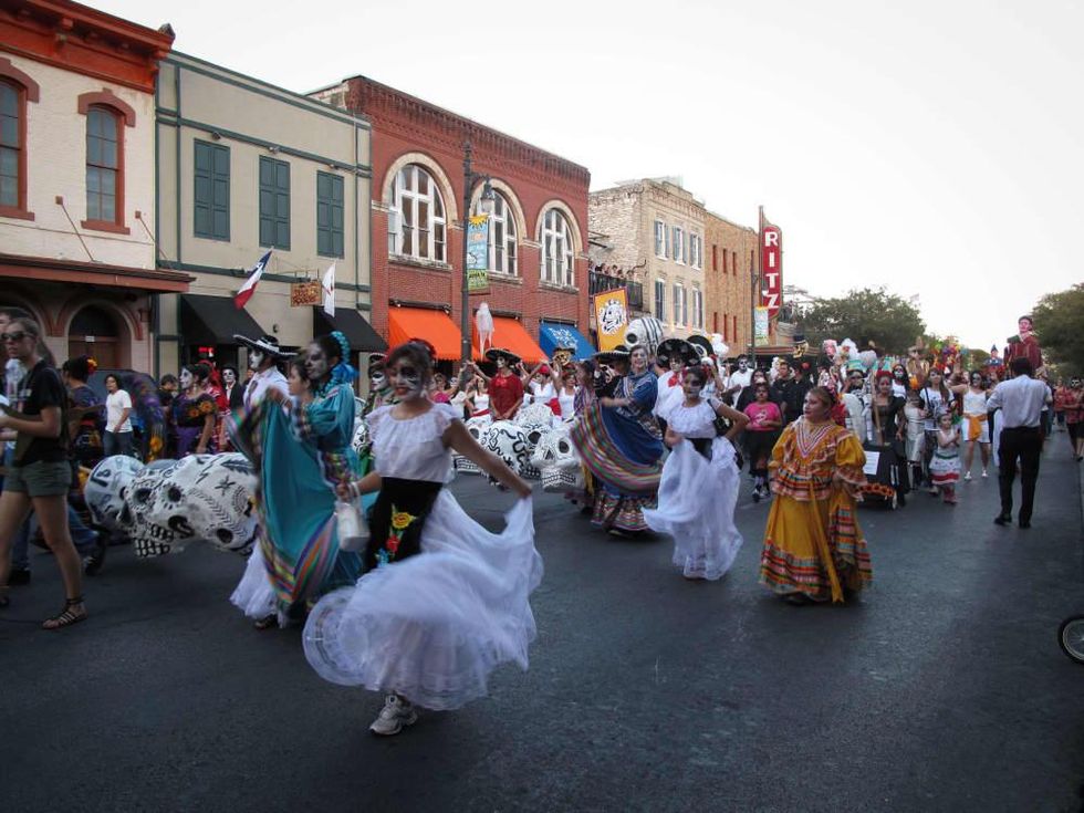 Austin Photo Set: News_Kelly_viva la vida_Oct 2011_parade2