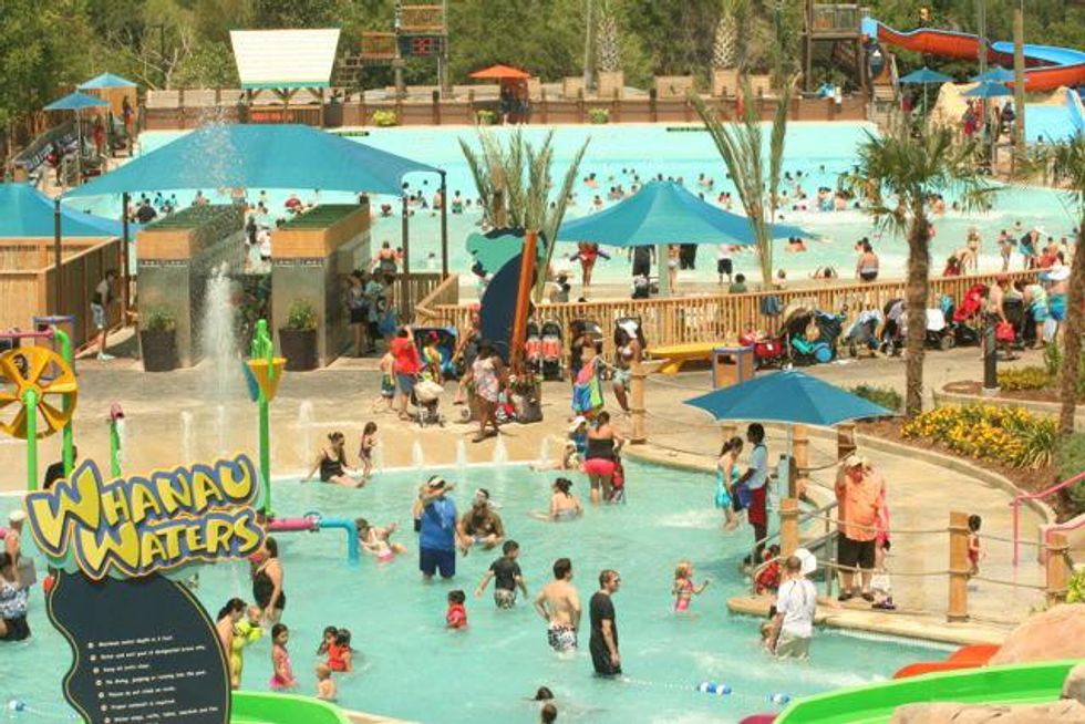 Austin Photo Set: News_Robyn_sea world_june 2012_4