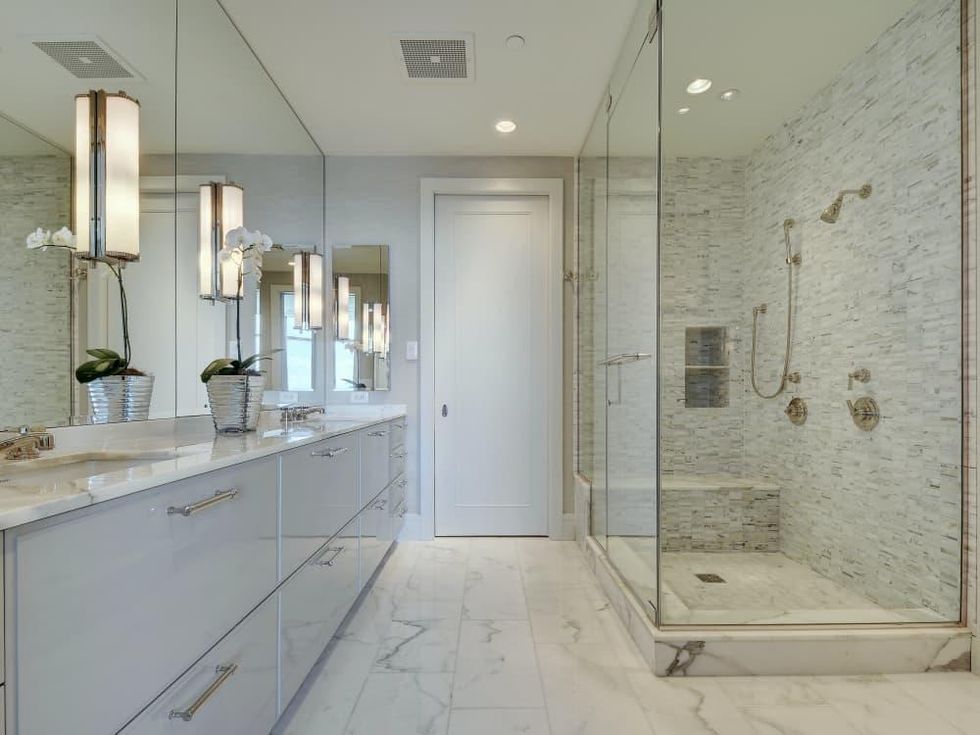 Austonian 33FF master bathroom