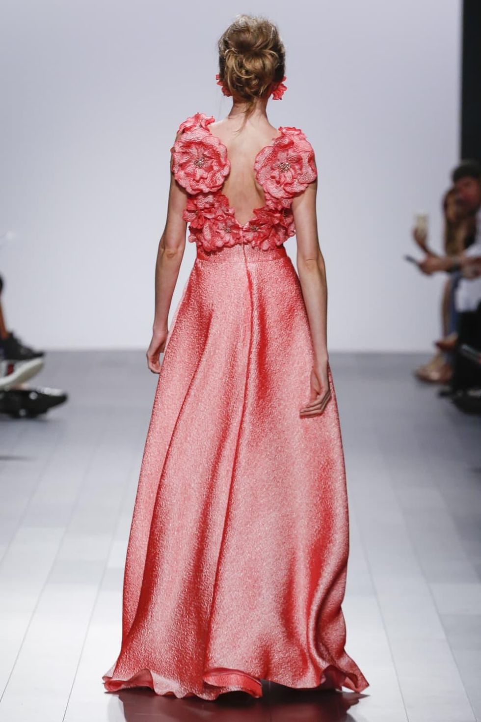 Badgley Mischka spring 2018 look 30 back view