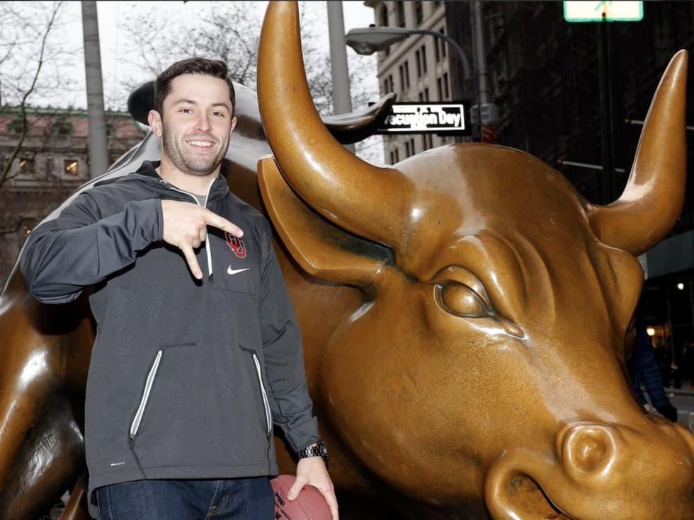 Baker Mayfield horns down