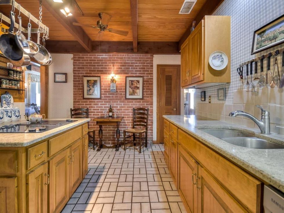 Bell Mountain Winery for sale Willow City