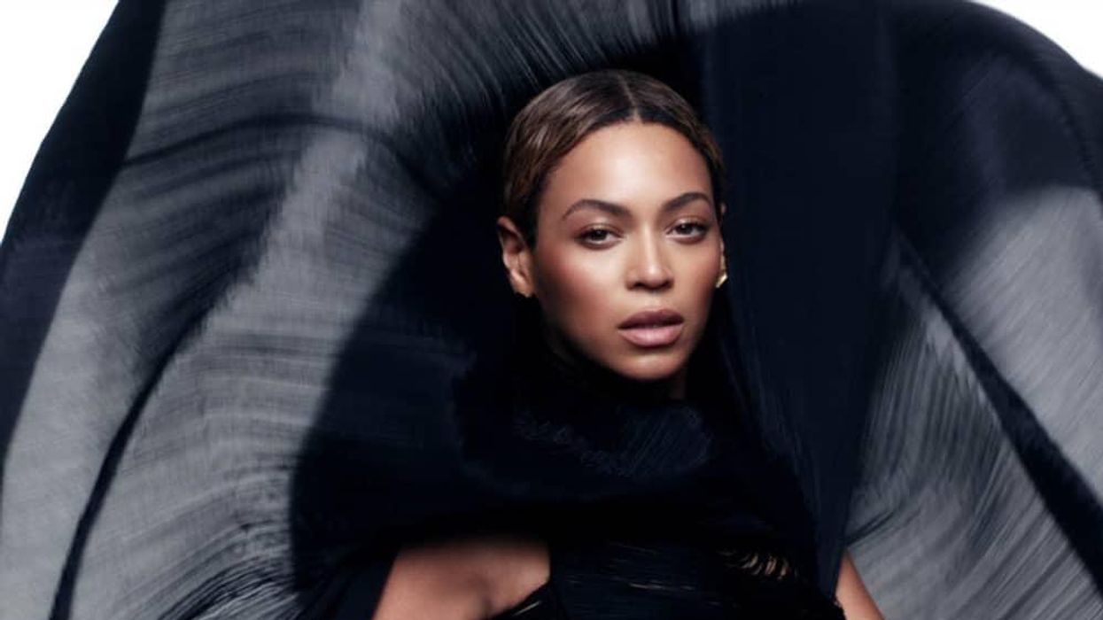 Beyonce The Visual Album iTunes Ghost December 2013