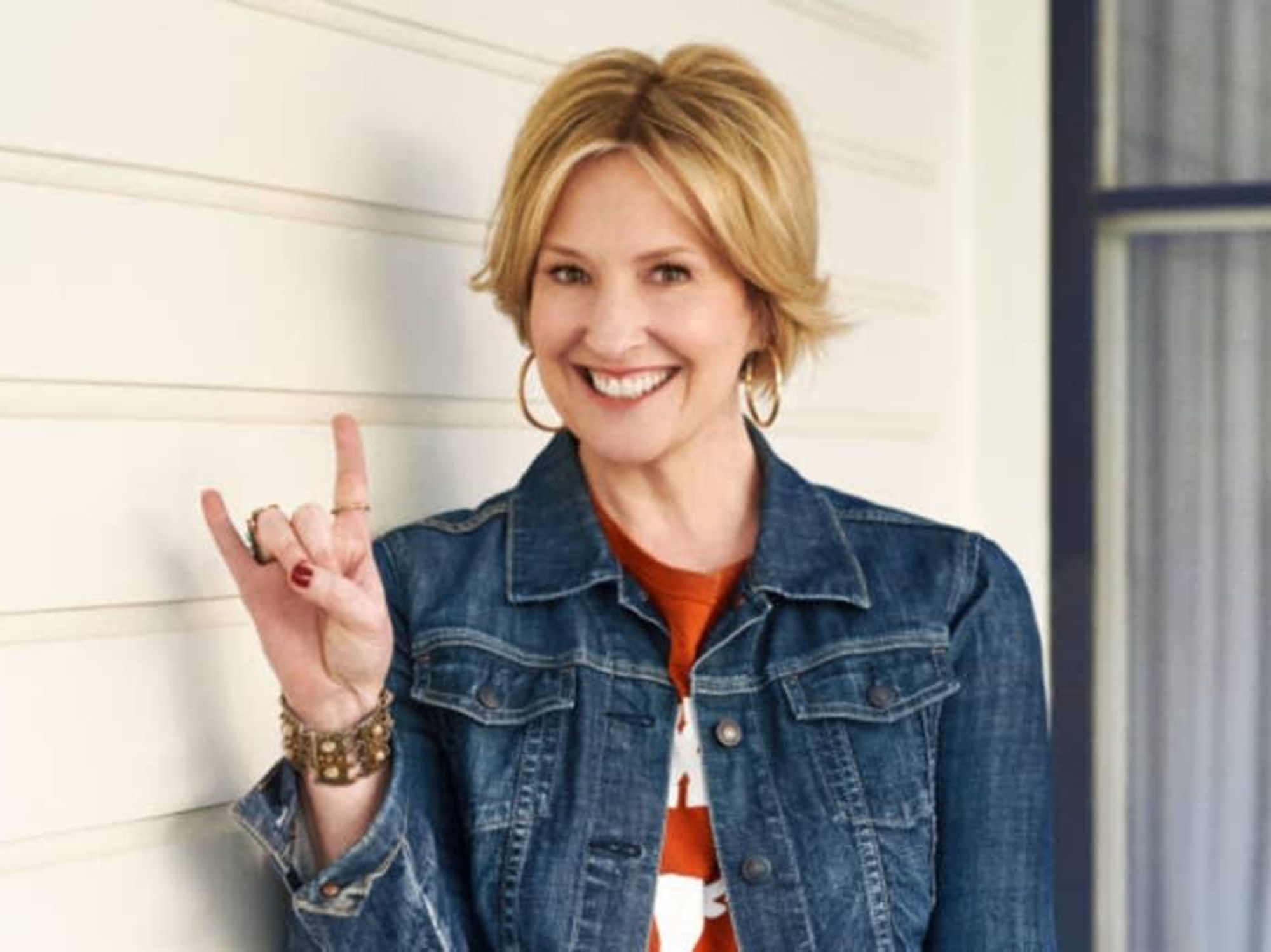 Brene Brown hook em horns celebrity