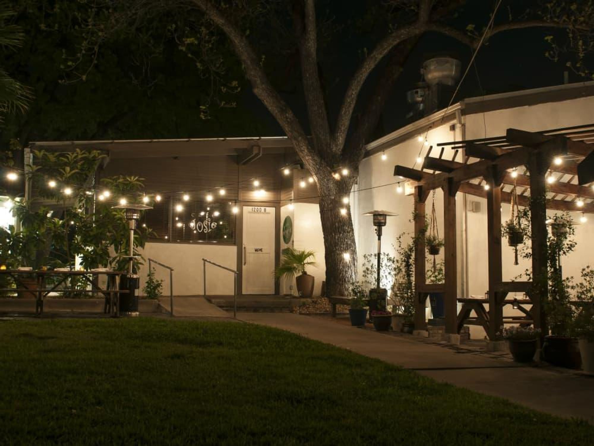 Cafe Josie Austin restaurant exterior front 2016