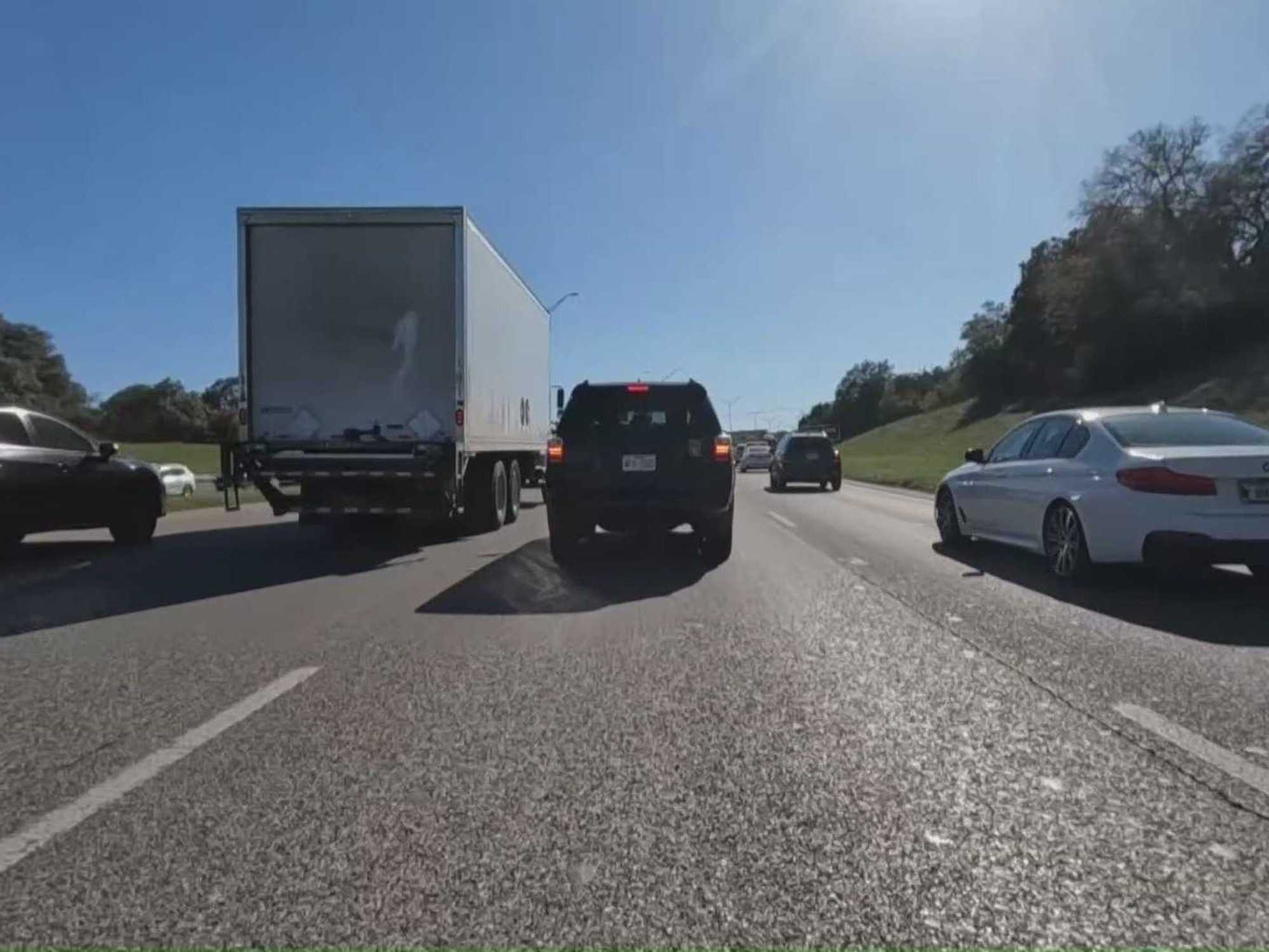 Cars traveling on MoPac