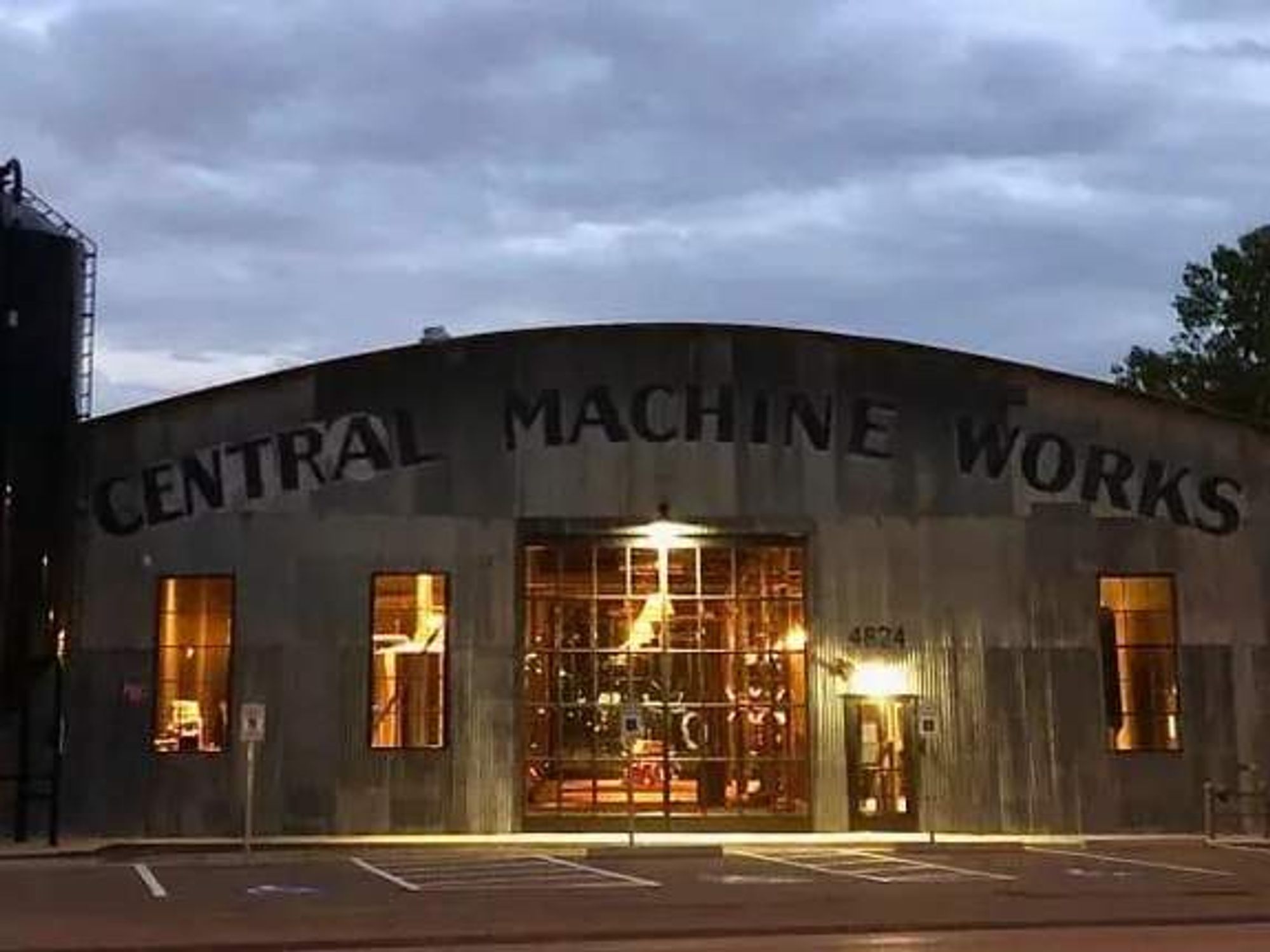 Central Machine Works, happy hours, where to drink in Austin
