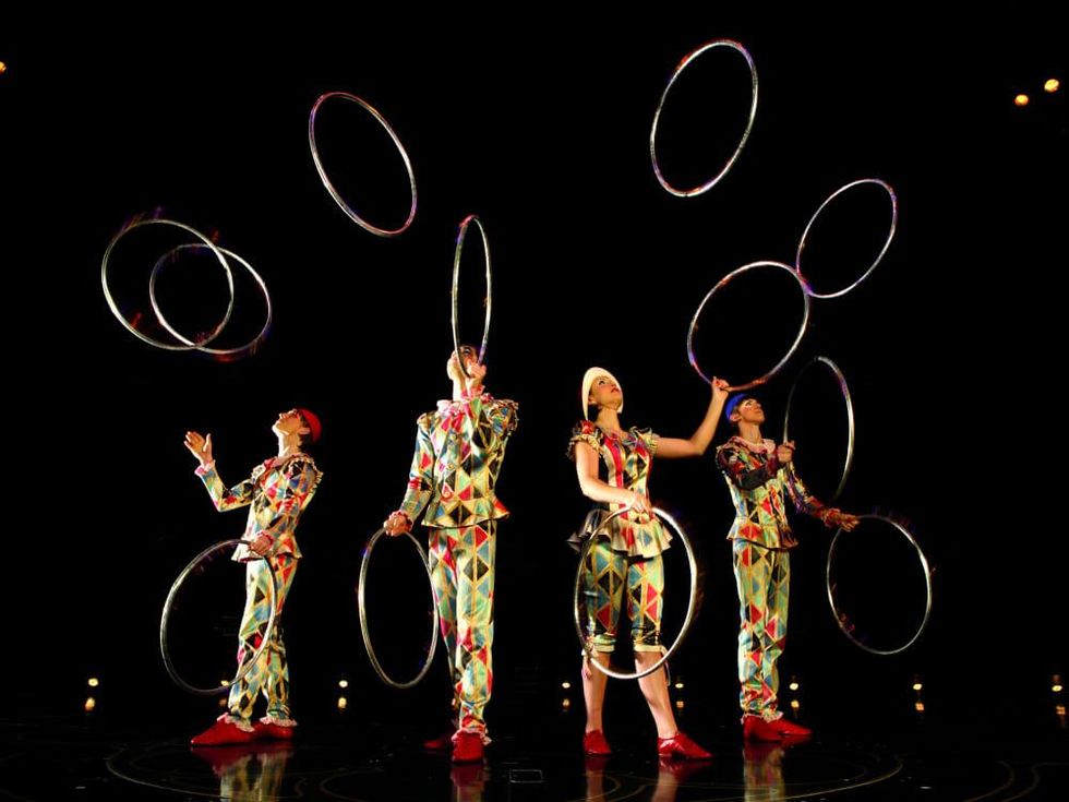 Cirque du Soleil - Corteo - juggling