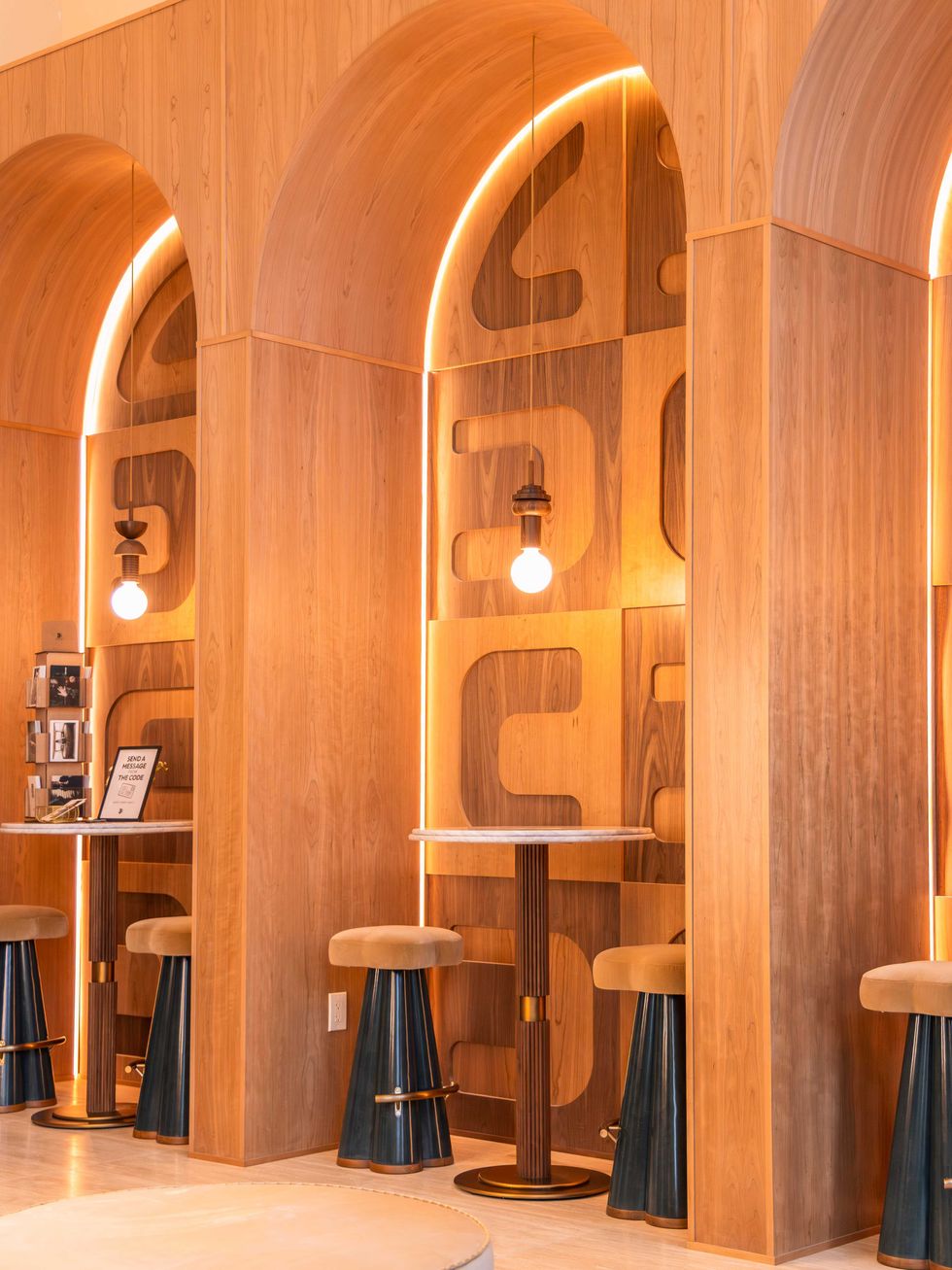 Cuv\u00e9e Coffee interior South Lamar