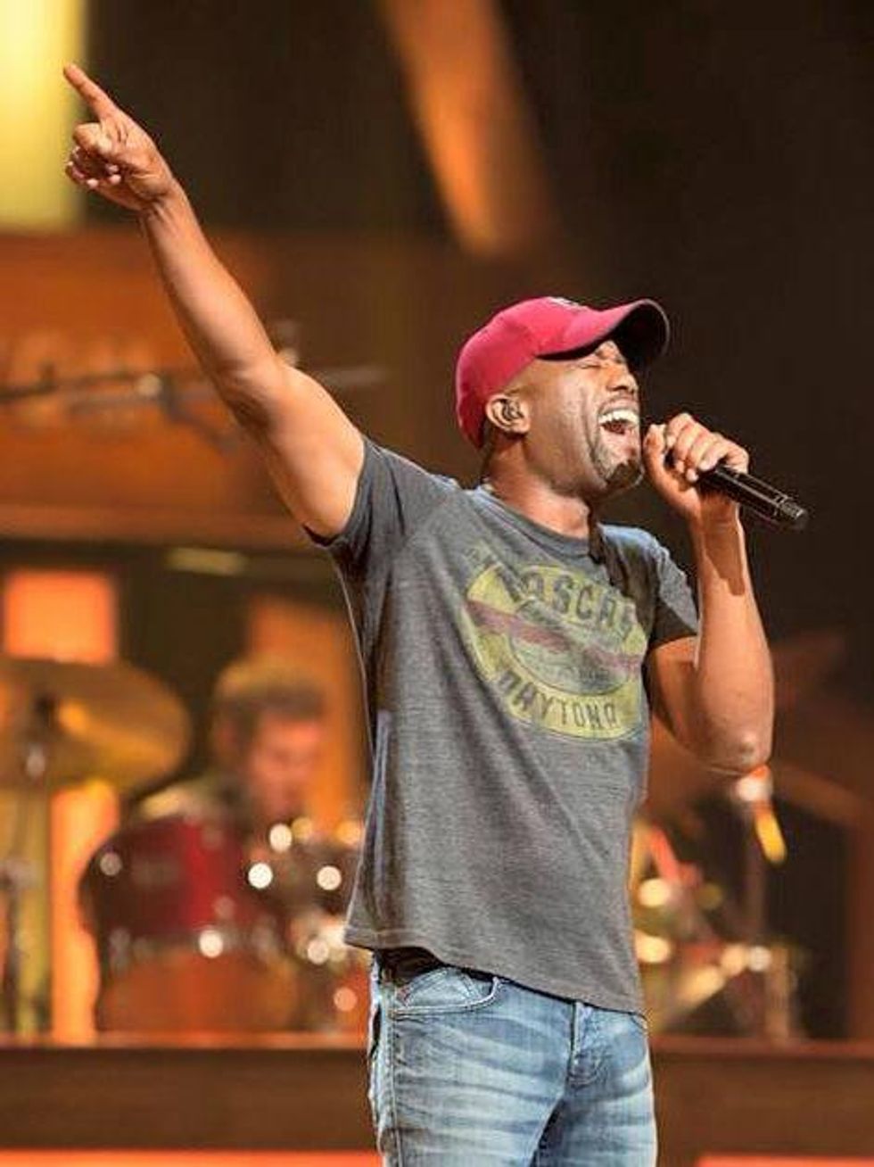 Darius Rucker performing