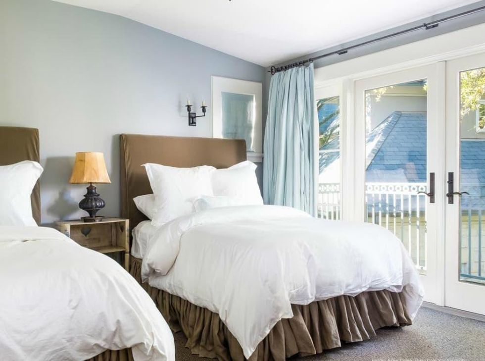 Dennis Quaid Lake Austin Guest Room