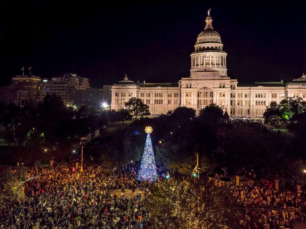 Downtown Austin Alliance presents Holiday Sing-Along and Downtown Stroll