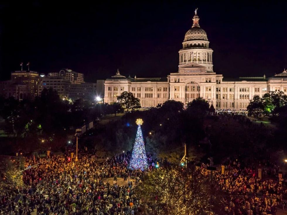Downtown Austin Alliance presents Holiday Sing-Along and Downtown Stroll