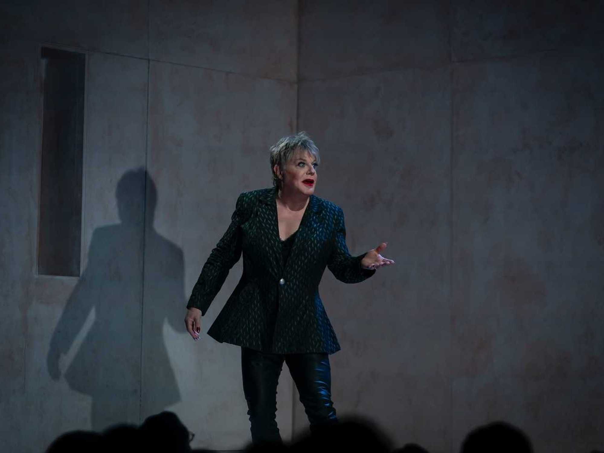 Eddie Izzard Hamlet